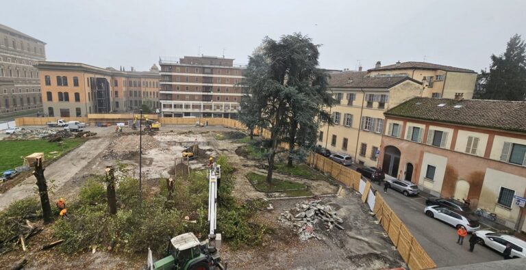 Piazza Cittadella. La giunta Tarasconi replica al centro destra: “Abbiamo sbloccato una situazione in stallo da 13 anni”