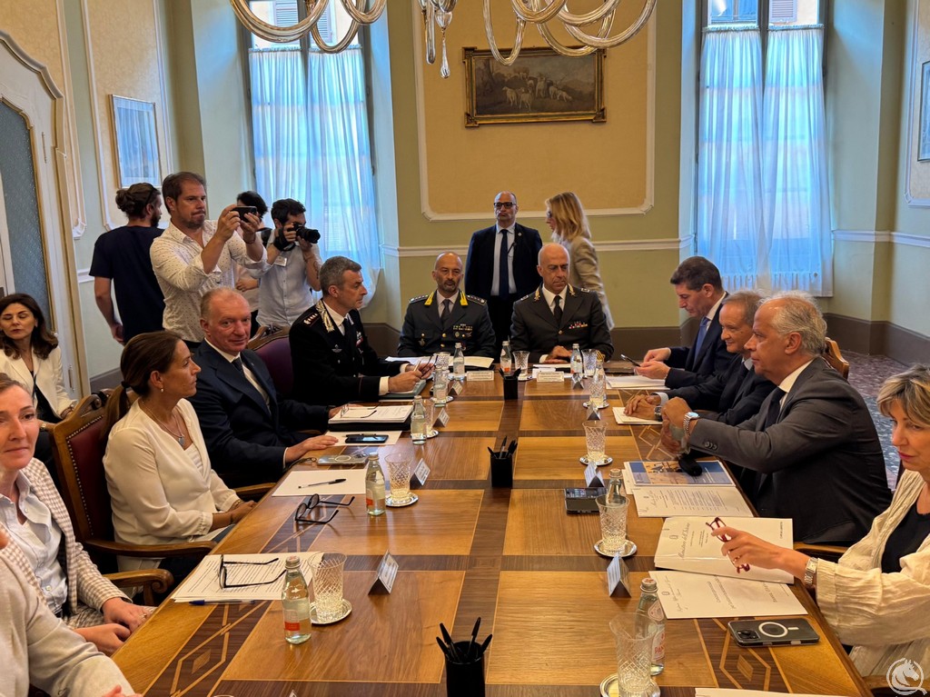 Ministro-Piantedosi-Prefettura (2)
